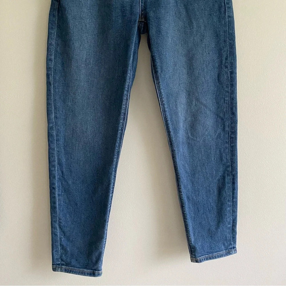 AMERICAN Eagle High Rise Mom Jean  Medium wash Size 00 Short - Picture 3 of 13